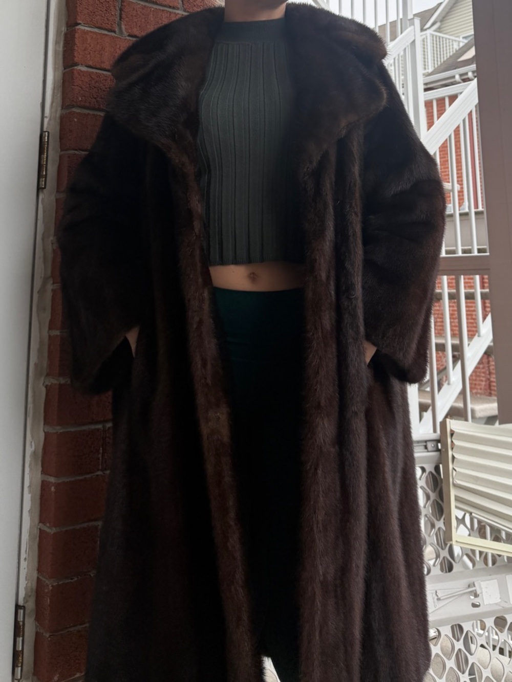 Luxurious Dark Brown Women's Fur Coat - Picture 4 of 5